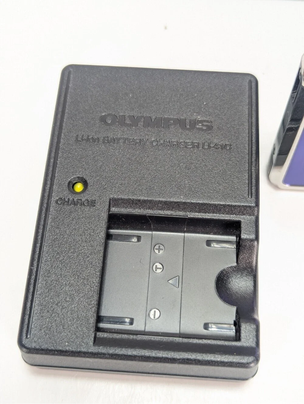 Olympus FE-5020 12MP Digital Camera Battery & Charger & Memory Card Purple